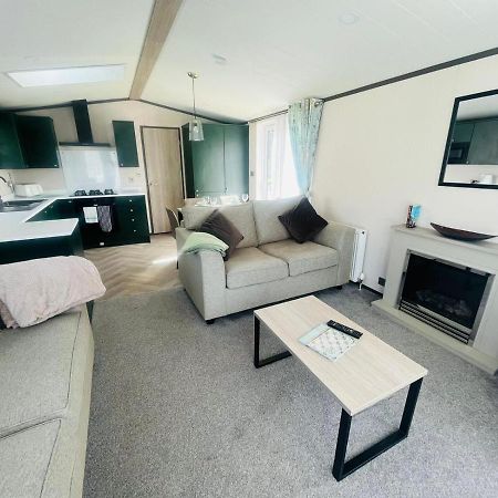 Evergreen Lodge With Hot Tub 요크 외부 사진