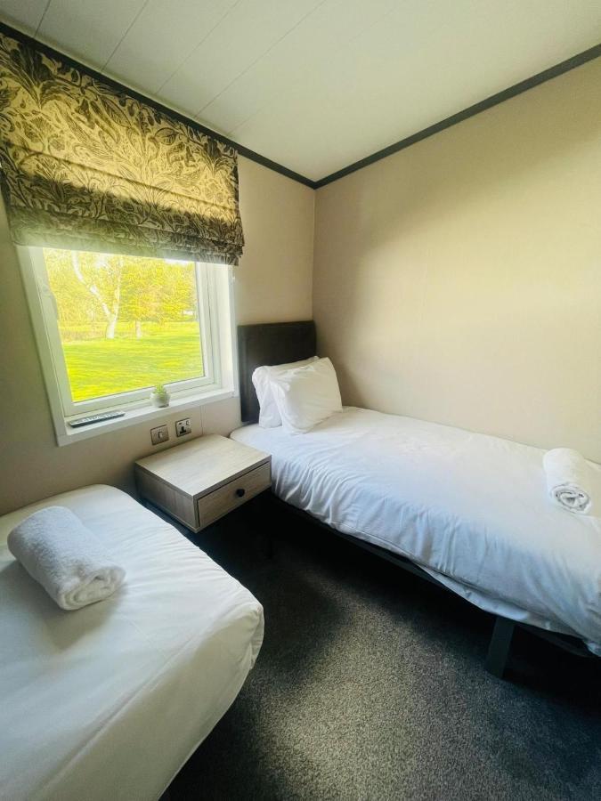 Evergreen Lodge With Hot Tub 요크 외부 사진